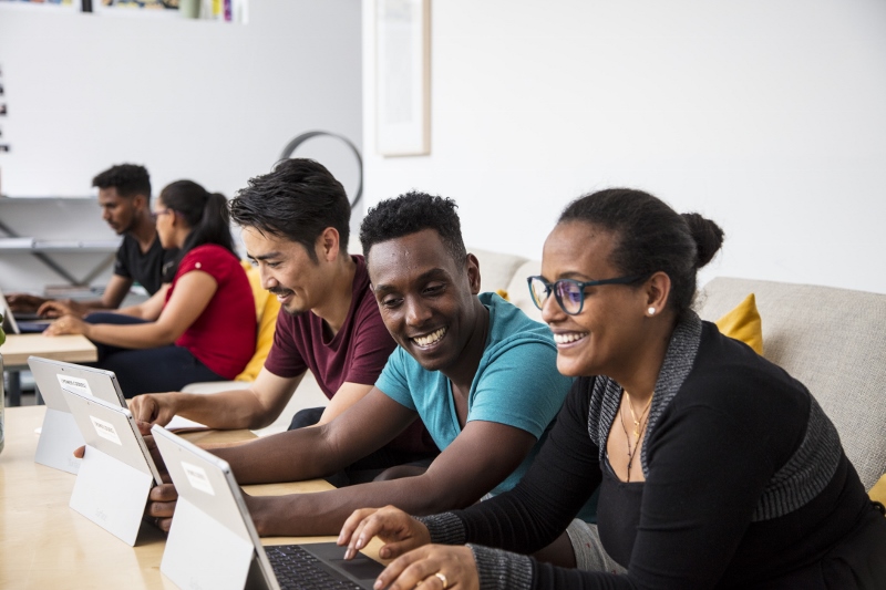 Mit den Powercoders werden Geflüchtete in Basel zu Programmierern